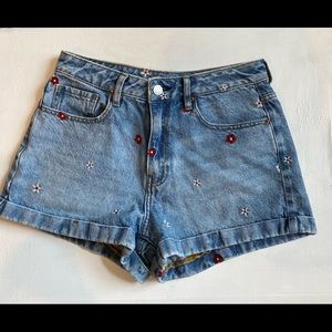 PacSun flower embroidered denim mom shorts, size 26